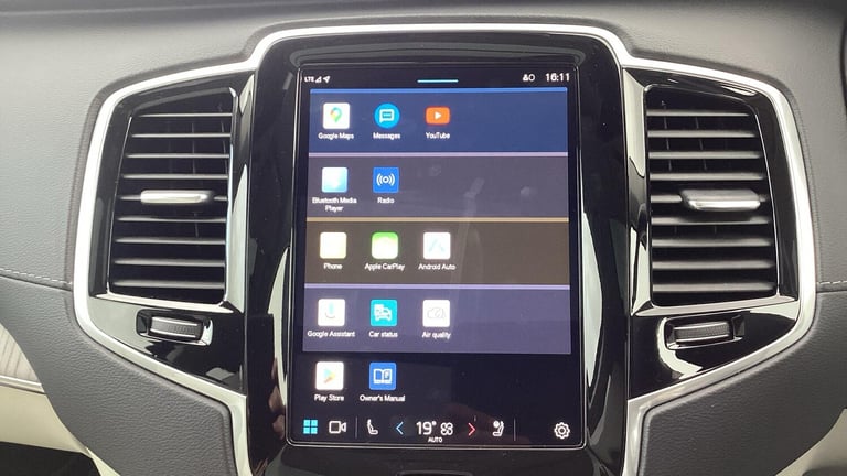 2022 Volvo XC90 Plus Dark B5 (235 hp) ESTATE Diesel/Electric Hybrid Automatic