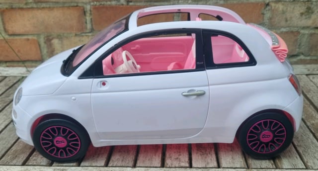 Fiat 500 dedicated to Barbie