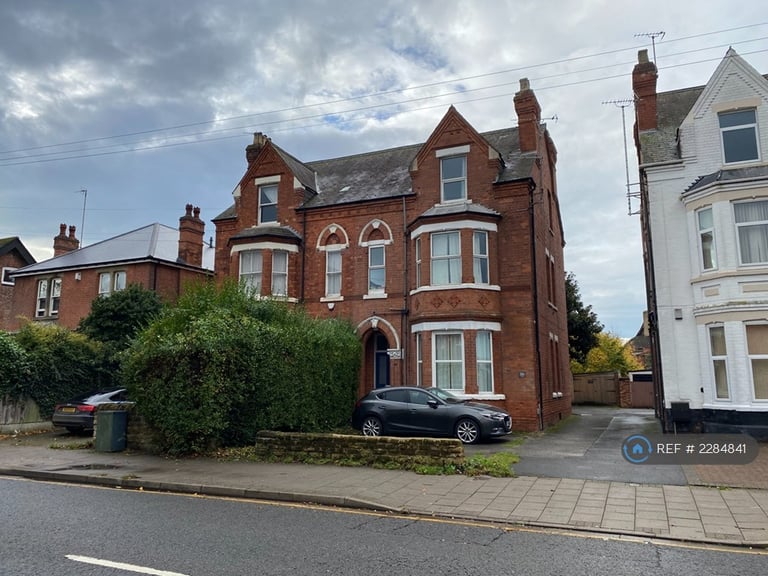 2 bedroom flat in Bridgford Road, West Bridgford, Nottingham, NG2 (2 bed) (#2284841)
