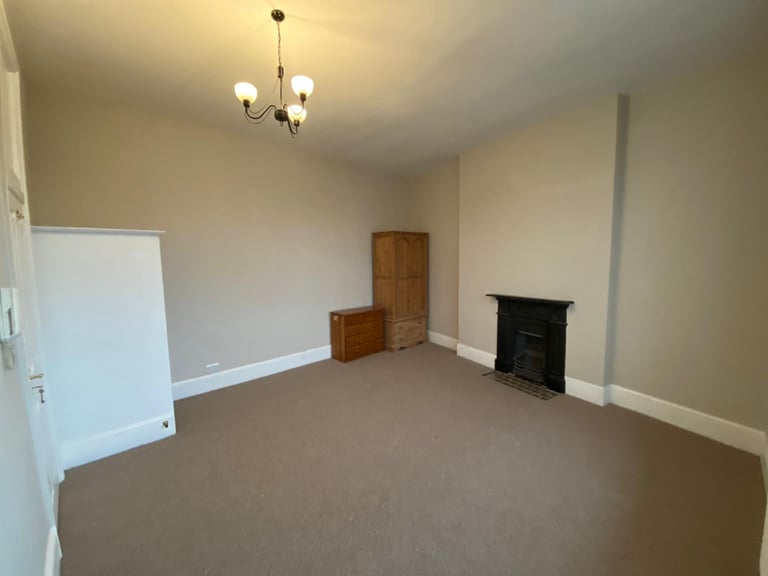 image for 1 bedroom flat in Studio Flat – The Salisbury Hotel, Grand Parade London N4