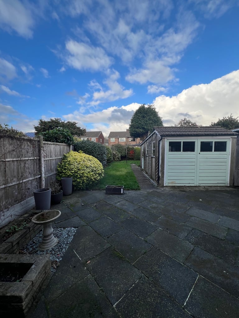 3 Bedroom Semi-Detached Home — Furnished – Wednesbury (WS10) Available now