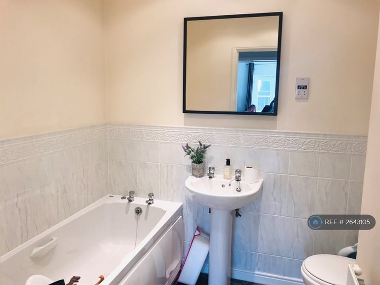 2 bedroom flat in St. Peters Way, Stratford-Upon-Avon, CV37 (2 bed) (#2643105)