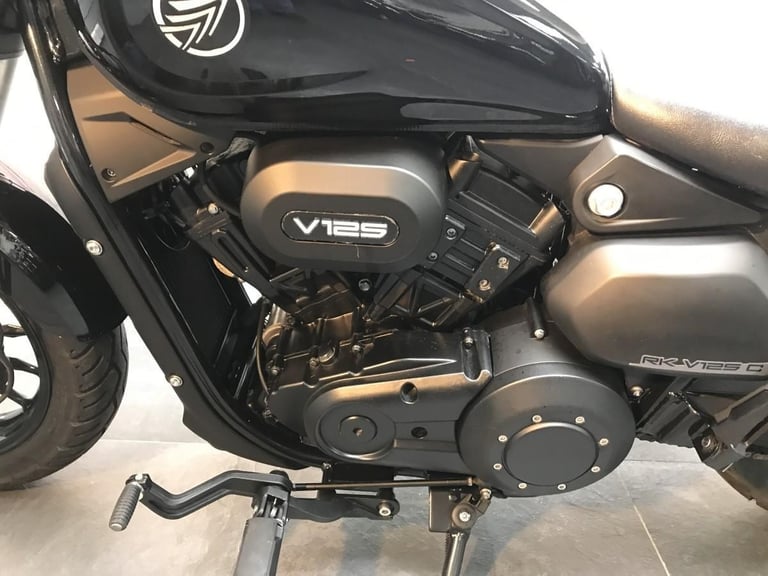 KEEWAY RKV 125 C, 2024/73, 1336 MILE IN BLACK - LEARNER LEGAL