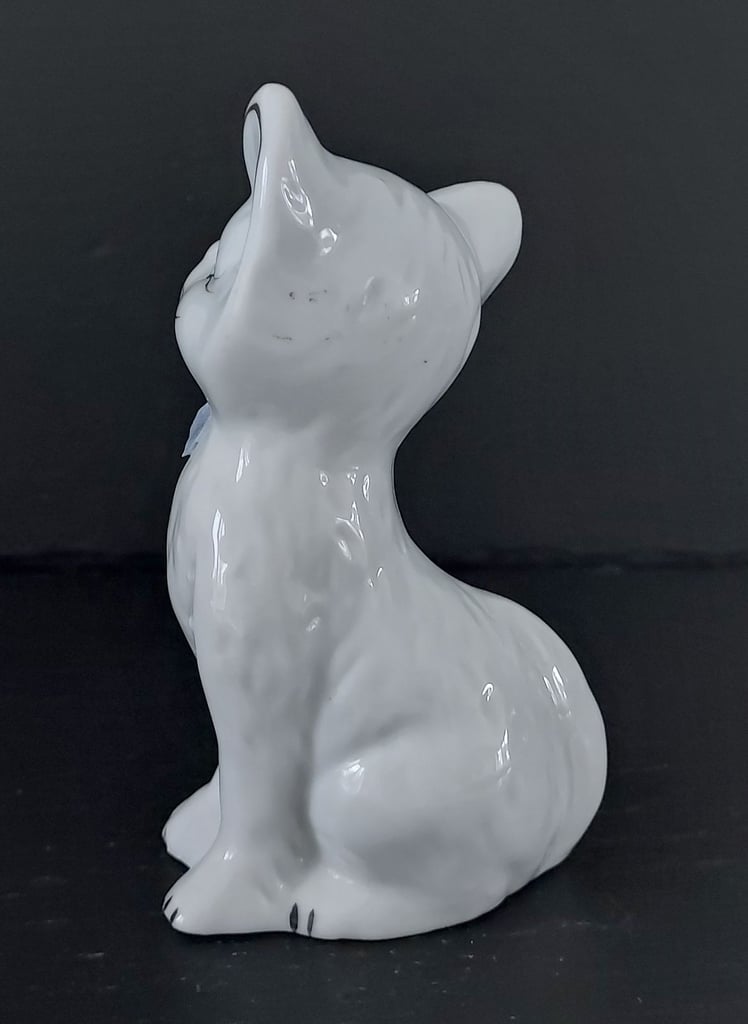 Ceramic Cat Ornament 11 cm Tall