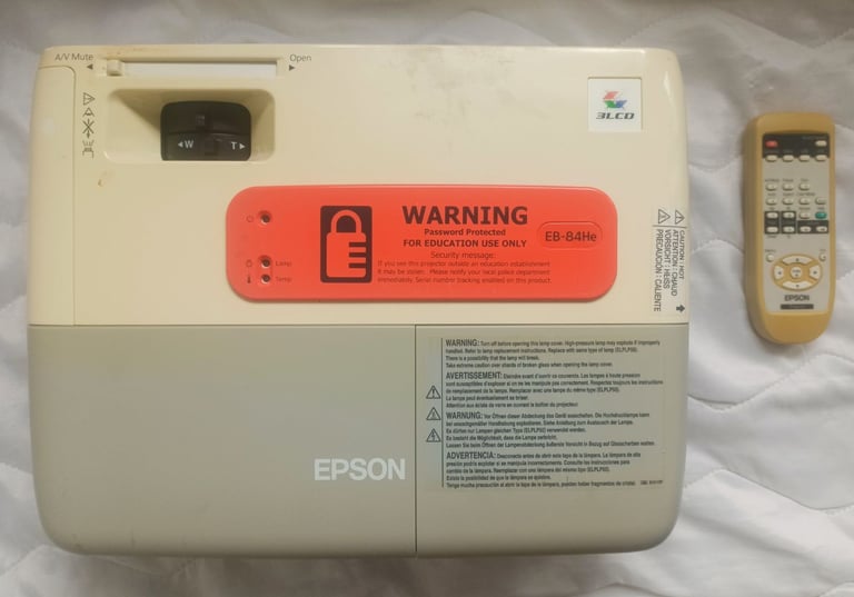 Epson LCD Projector model H353B with original remote control and power cable FAULTY