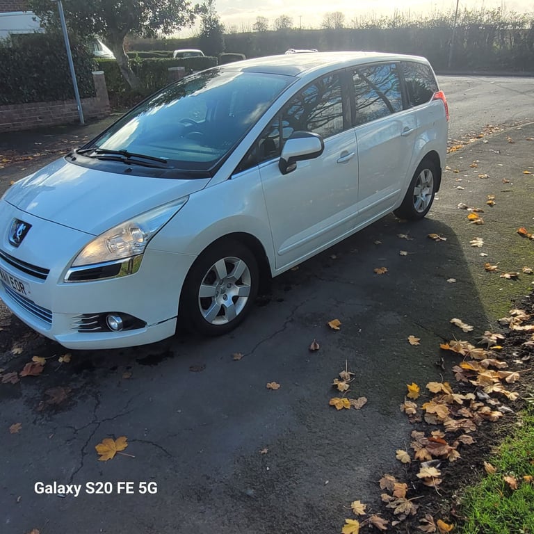 Peugeot, 5008, MPV, 2011, Manual, 1560 (cc), 5 doors
