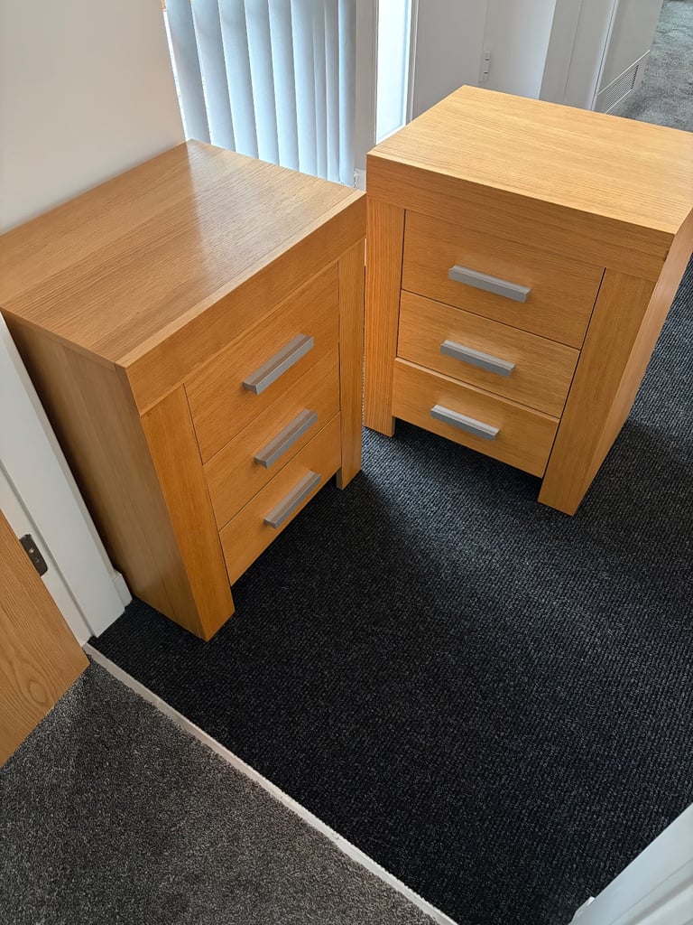 Bedside Cabinets 