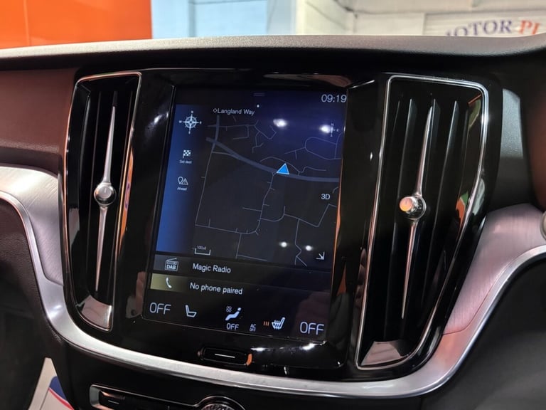 2019 19 VOLVO V60 CROSS COUNTRY 2.0 D4 PLUS ESTATE 5DR DIESEL AUTO AWD EURO 6 (S