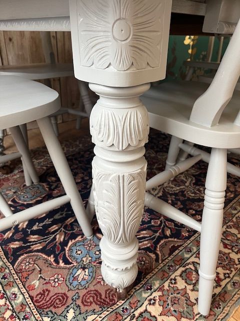 Gorgeous Victorian oak dining table with 6 chairs – local delivery
