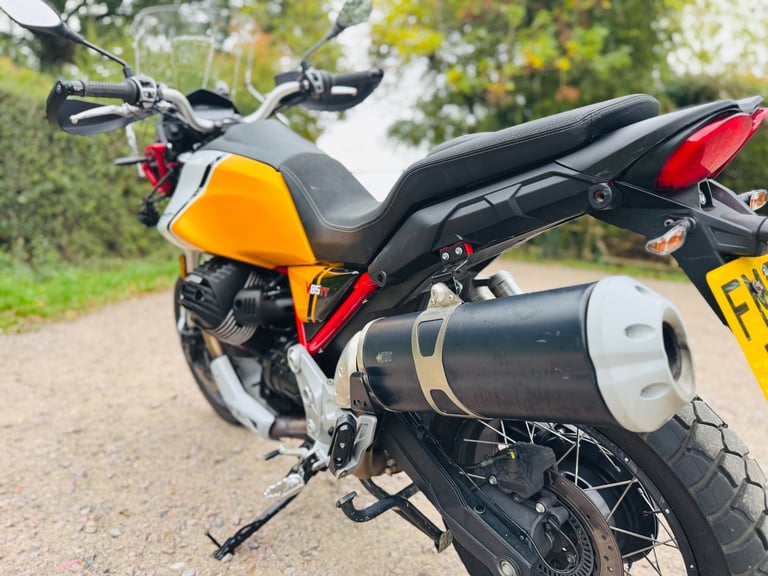 Moto Guzzi, TT Evocative, 2023 2426 miles 1 owner