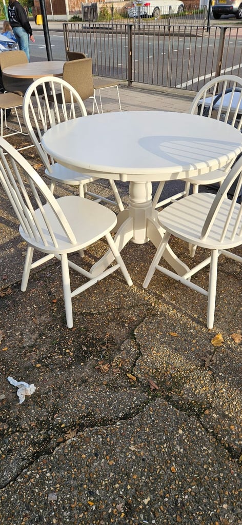 White farmhouse style round table and 4 chairs