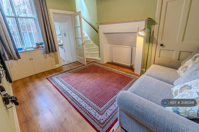 3 bedroom flat in Nile Grove, Edinburgh, EH10 (3 bed) (#2080341)