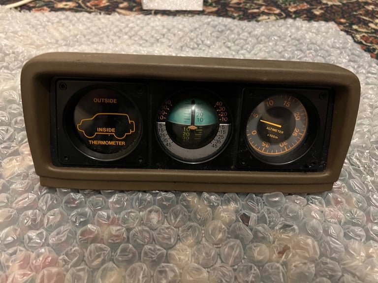 image for Mitsubishi Pajero Shogun Mk1 83-90 Altimeter Compass Dash Pod Gauges 
