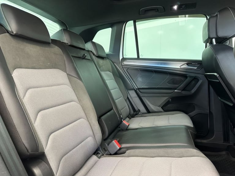 2017 Volkswagen Tiguan 2.0 TDI R-Line SUV 5dr Diesel DSG 4Motion Euro 6 (s/s) (150 ps) ESTATE Die...