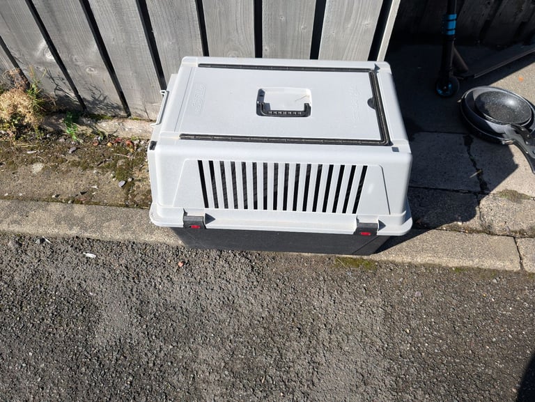 Large pet crate, carrier