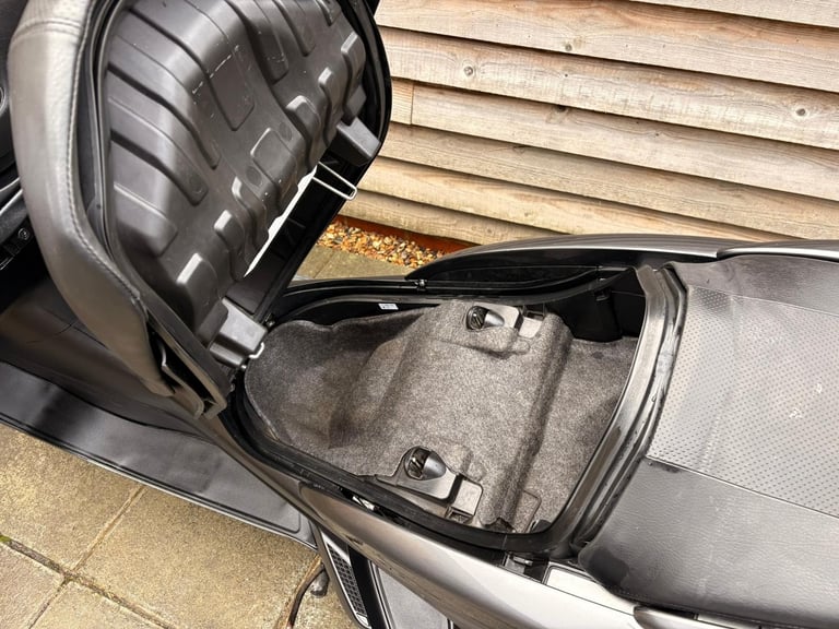 2010 / 10 Yamaha YP400 Majesty £1500 Silver 34049 miles.