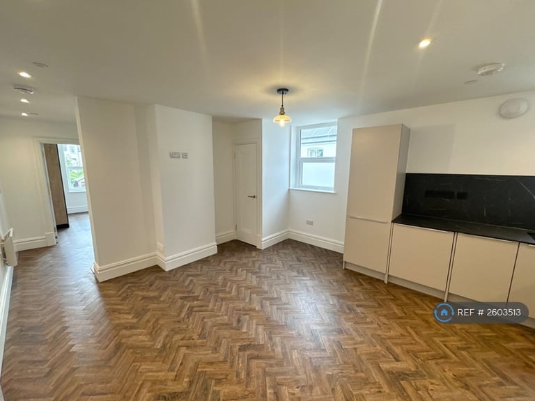 1 bedroom flat in Cathedral Road, Cardiff, CF11 (1 bed) (#2603513)