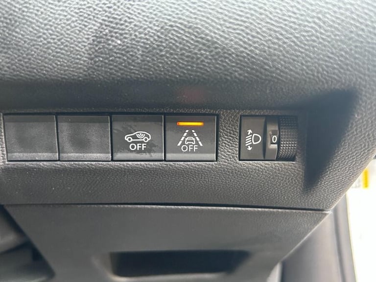 2022 Peugeot 2008 1.2 Puretech Allure Premium Suv 5dr Petrol Eat Euro 6 (s/s) (130 Ps) HATCHBACK ...