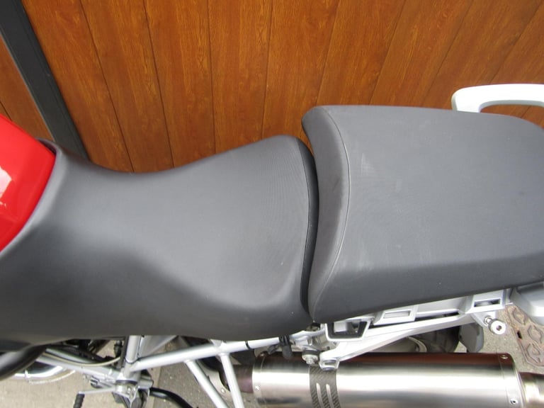 BMW R 1200GS* MILES 10.850*LUGGAGE * FULL SERVICE HISTORY* FANTASTIC CONDITION .