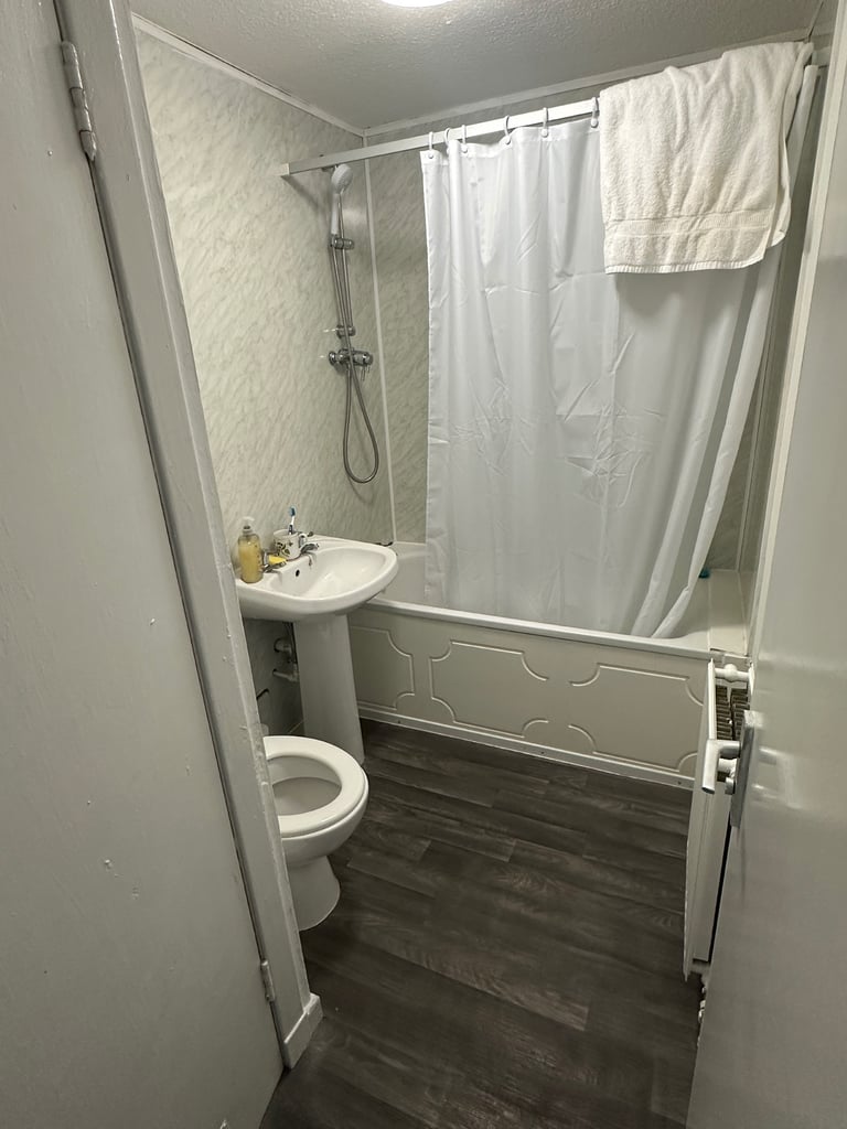 FURNISHED 2-bedroom ALL UTILITIES INCLUDED or Double/Twin Rooms Bridgeton G40 Glasgow Green Park