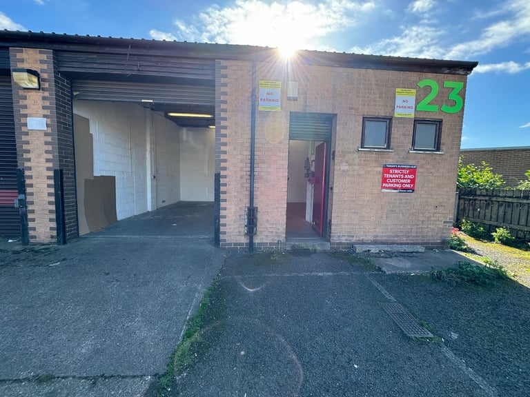 Small industrial unit secure with parking, 10 MINS FROM TOWN, great location 