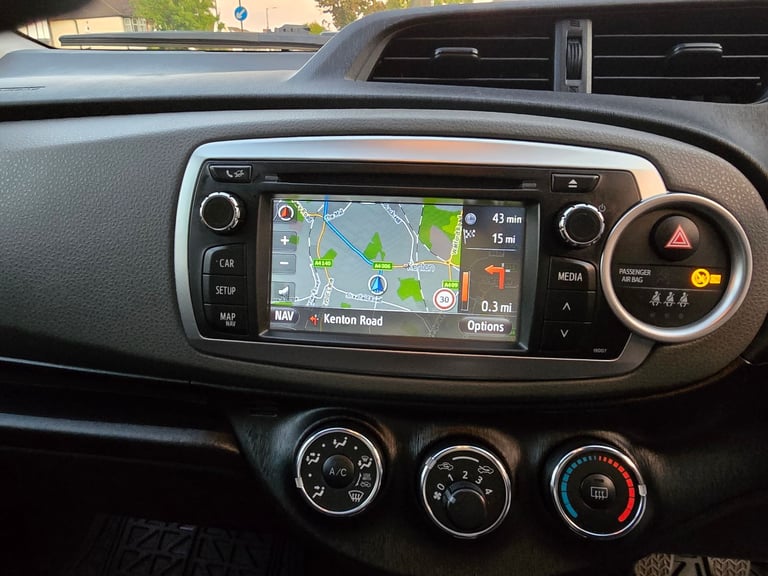 Toyota, YARIS, SR,Dual VVT-i SR Euro 5 3Dr 2013