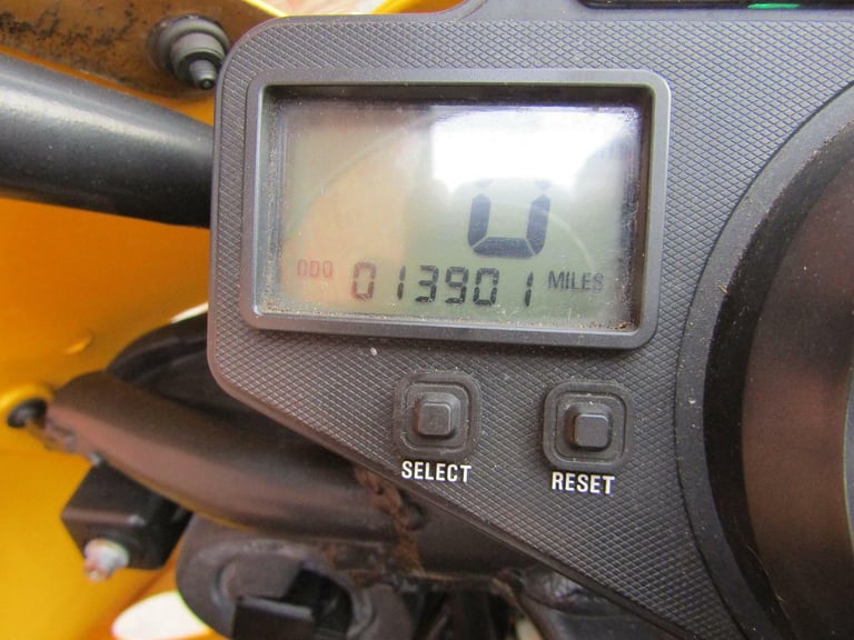 YELLOW TRIUMPH SPRINT RS 955i 13000 MILES VERY NICE EXAMPLE