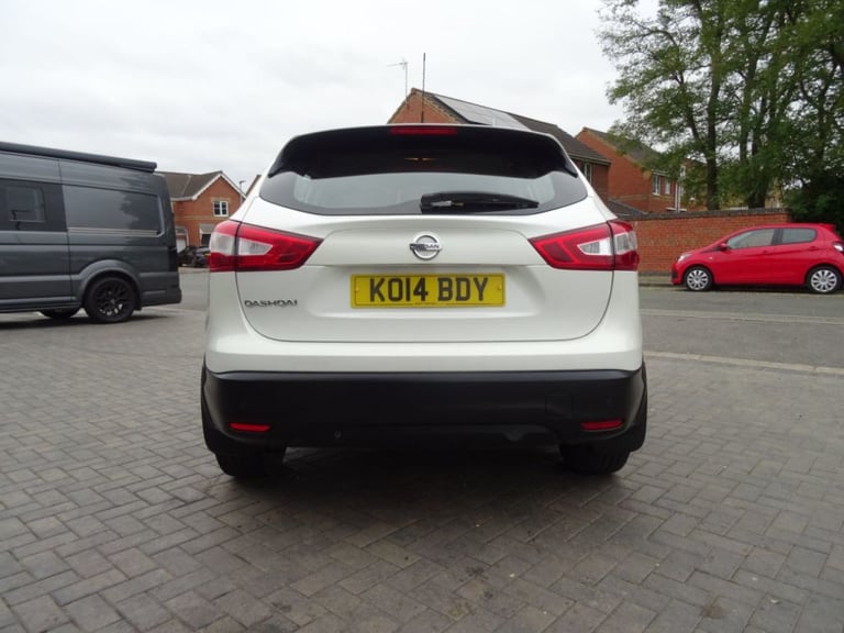  Nissan Qashqai 1.2 DiG-T Acenta 5dr ideal family car Petrol