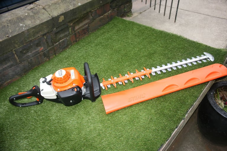 Stihl 2024 HS82RC  Petrol hedge trimmers 30” blades