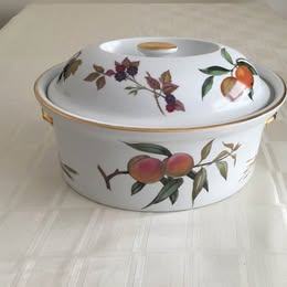 Evesham Gold Game casserole dish (very big)