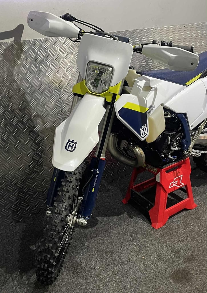 2025 HUSQVARNA 150 TPI...15 HOURS....CLEAN EXAMPLE....£6995.....MOTO X CHANGE 
