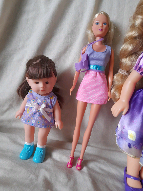 Girl's dolls good condition 