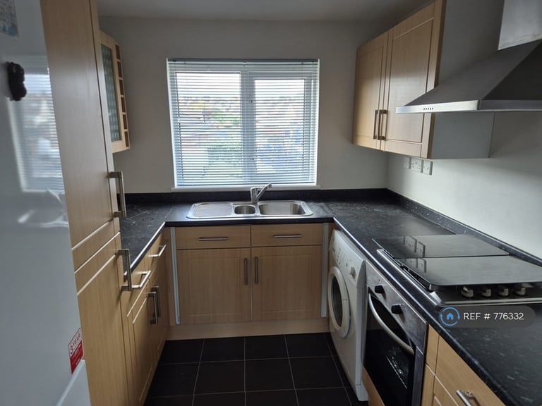 2 bedroom flat in Chatsworth Mews, Sandown, PO36 (2 bed) (#776332)