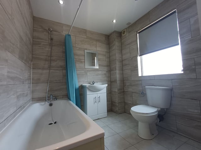 Stylish 1-Bedroom First Floor Flat in Prime Seven Kings Location