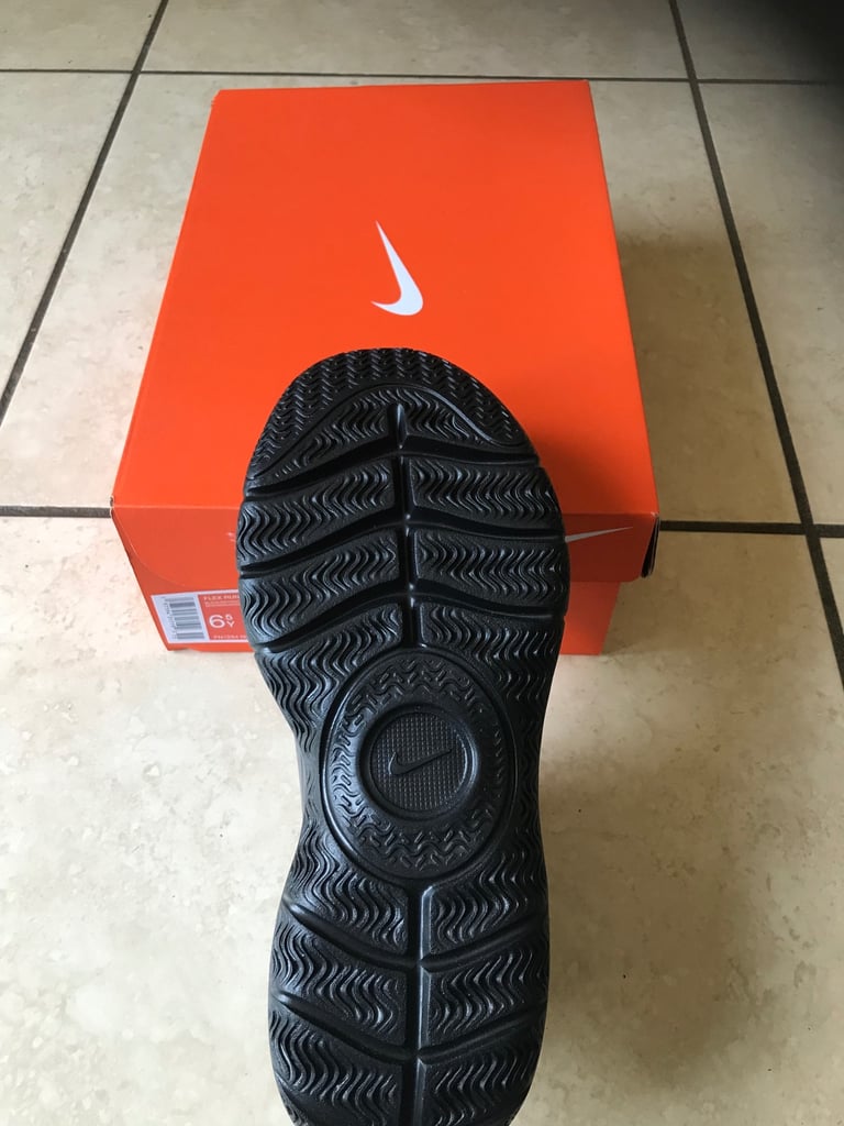 image for BARGAIN NIKE TRAINERS