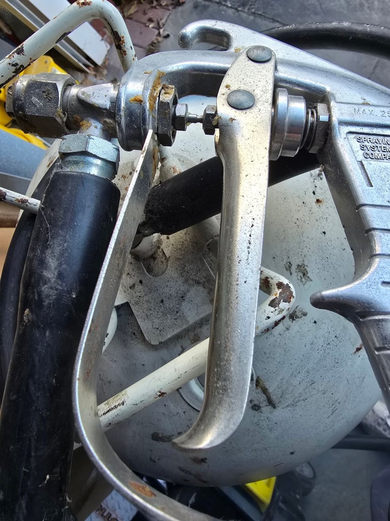 Adhesive spray gun