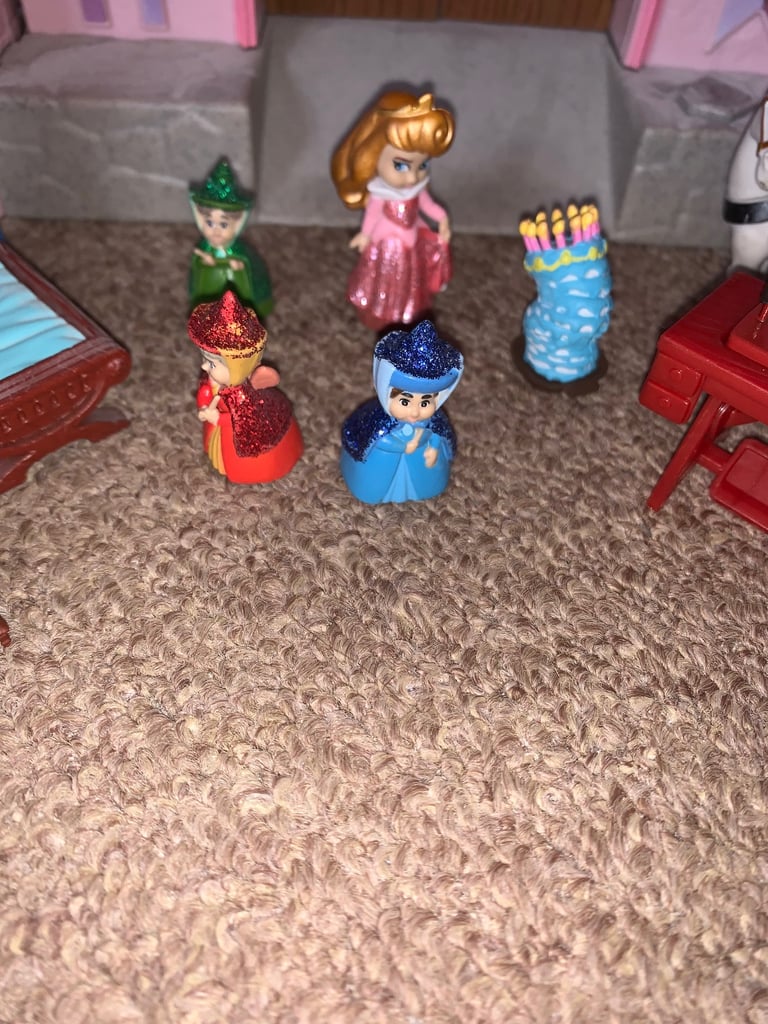 Disney sleeping beauty deluxe animator castle playset