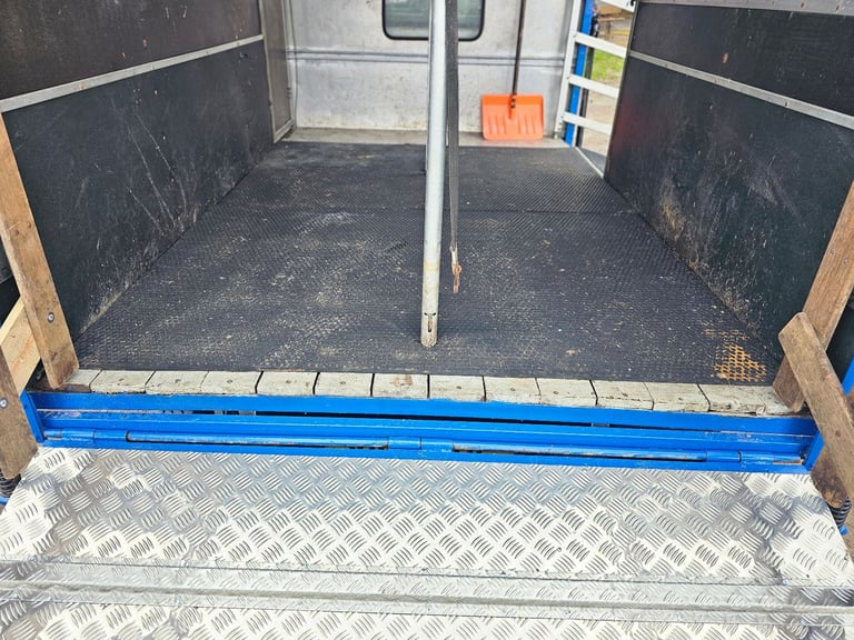 3.5t horsebox