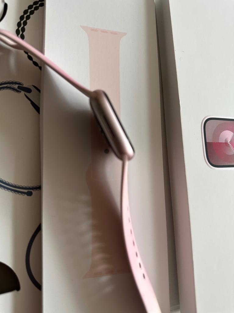Apple Watch series 9 41MM Pink Excellent condition 