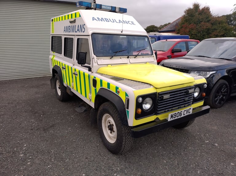 LAND ROVER DEFENDER 110 AMBULANCE 5 DOOR 1994 / M REG + VAT @ MCD CARS 
