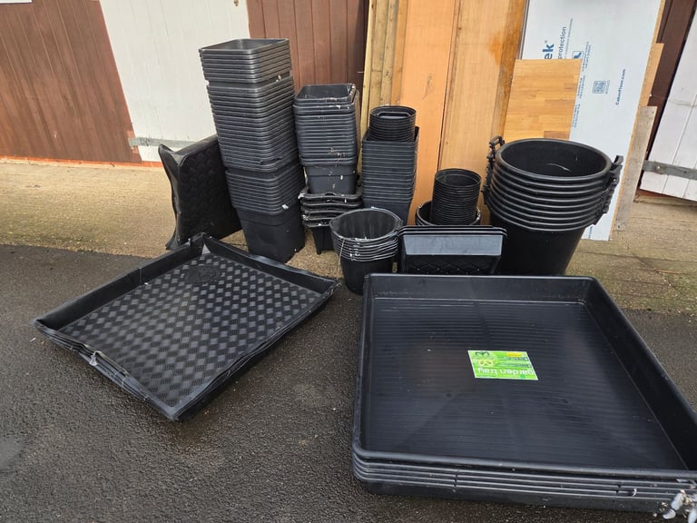 Gardening pots and trays 