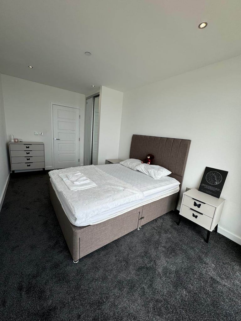 Thames River View, Ensuite Room for Rent, Couple Friendly 