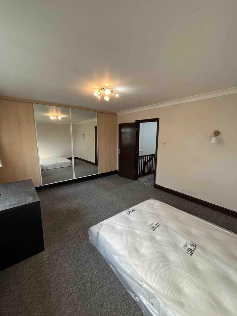 3 bedrooms in 63 Carterhatch Road, EN3 5LT