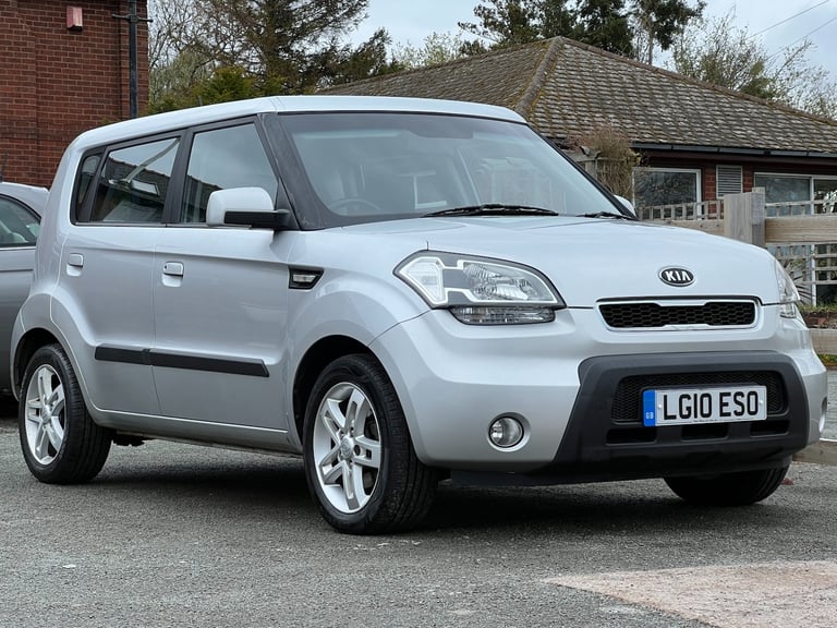 KIA SOUL 1.6 CRDi 2 5dr Silver Lovely Value Family motoring