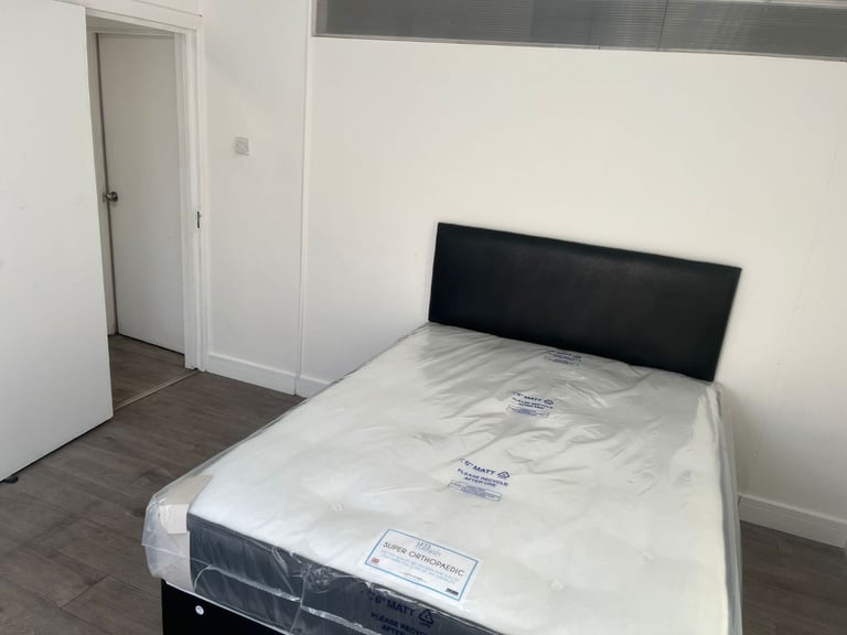 Spacious & Cosy Ensuite room for Rent UB5 6LQ