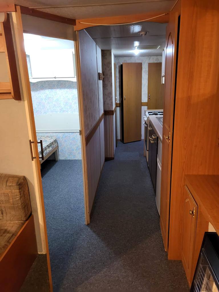 Residential Caravan  South Ockendon Area  Close to Train Station, Bus Stop & Shops 