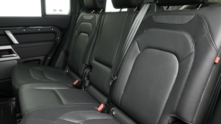 2024 Land Rover Defender 110 3.0 D300 MHEV X-Dynamic SE SUV 5dr Diesel Auto 4WD Euro 6 (s/s) (300...