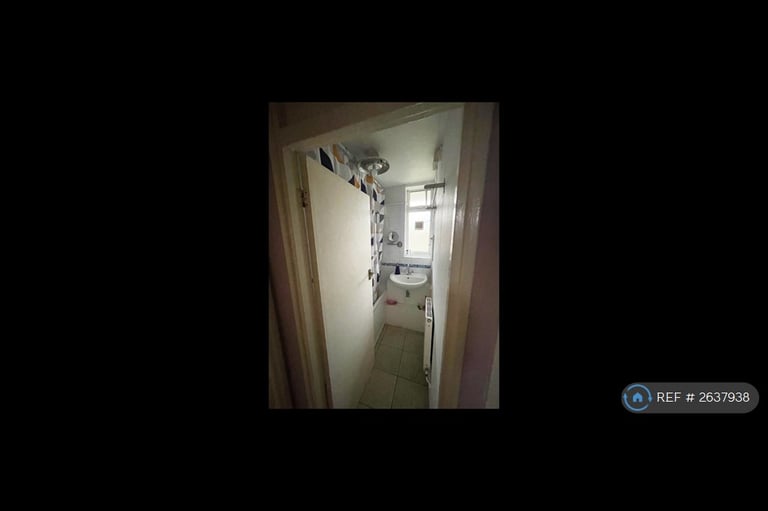 1 bedroom in Crampton House, London, SW8 (#2637938)