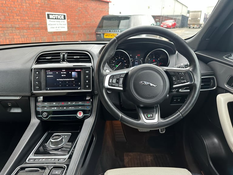 2017 Jaguar F-PACE 2.0 D 180BHP *** HUGE SPEC  AWD R - SPORT EDITION *** AUTO