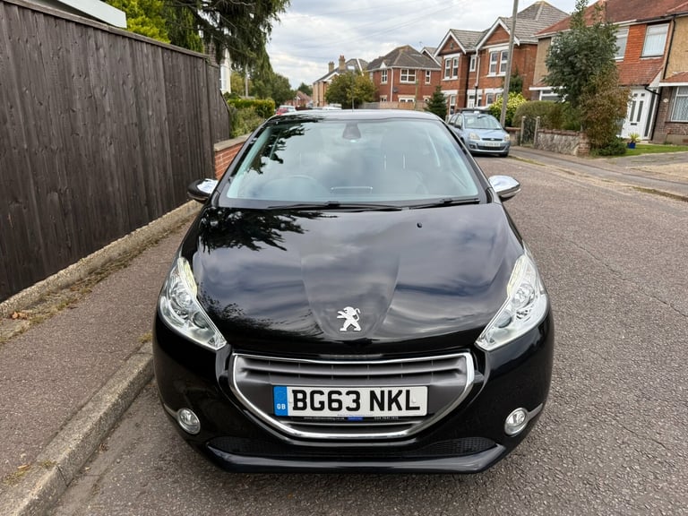 2013 Peugeot 208 1.2 VTi Allure 3dr HATCHBACK Petrol Manual